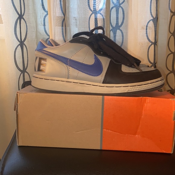 Nike Sneakers - Picture 2 of 6